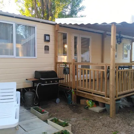 Bungalow De 2 Chambres A Avec Piscine Partagee Et Terrasse Amenagee A 6 Km De La Plage