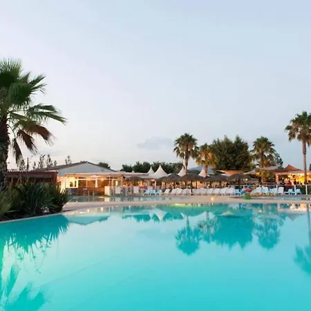 Ferienhaus Bungalow De 2 Chambres A Avec Piscine Partagee Et Terrasse Amenagee A 6 Km De La Plage Fréjus