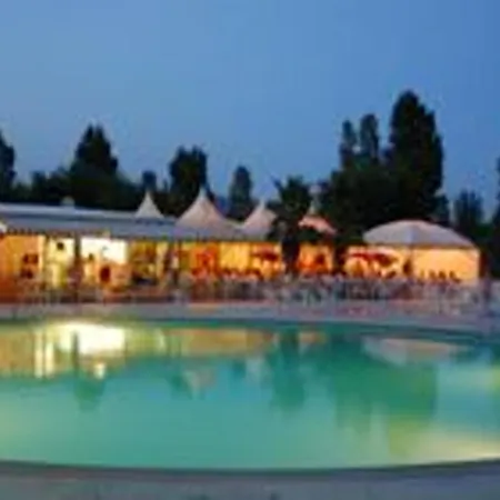 Bungalow De 2 Chambres A Avec Piscine Partagee Et Terrasse Amenagee A 6 Km De La Plage Ferienhaus *