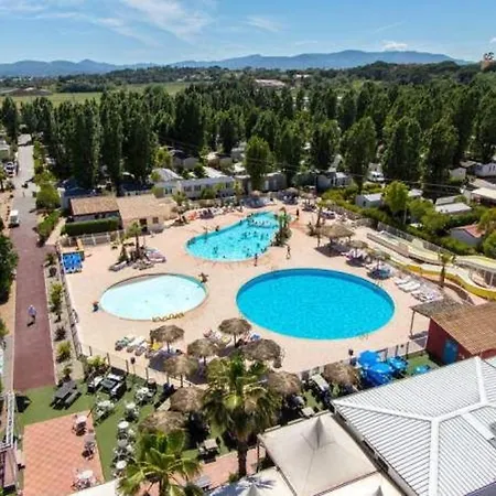 Bungalow De 2 Chambres A Avec Piscine Partagee Et Terrasse Amenagee A 6 Km De La Plage Ferienhaus